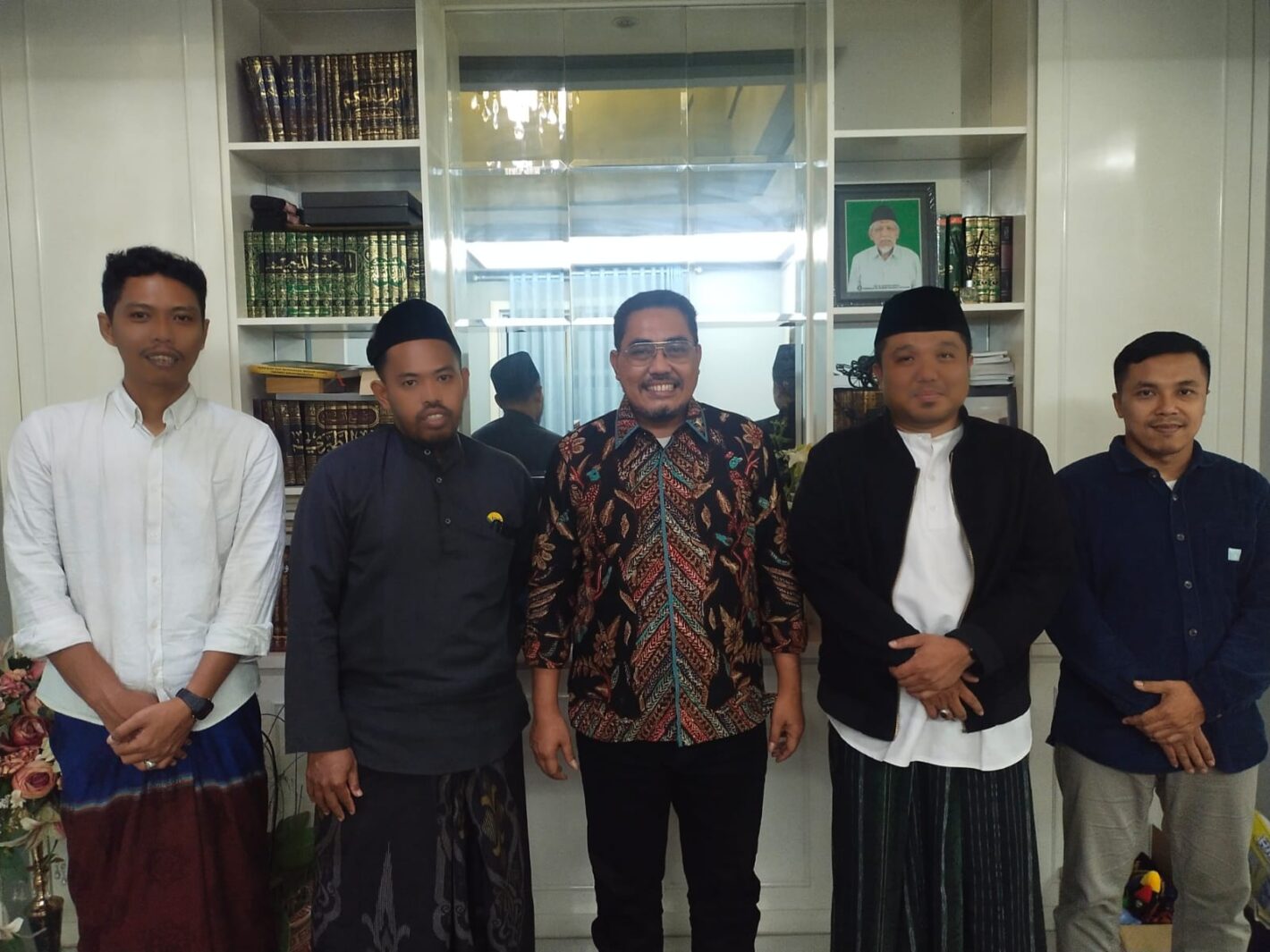 Kru Sanad Media bersama Wakil Ketua MPR RI Jazilul Fawaid (Dokumentasi/Sanad Media)